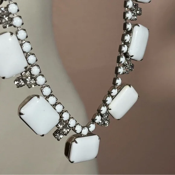 Antique 1940's Retro Art Deco White Milk Glass Emerald Cut Choker Necklace - Picture 14 of 16